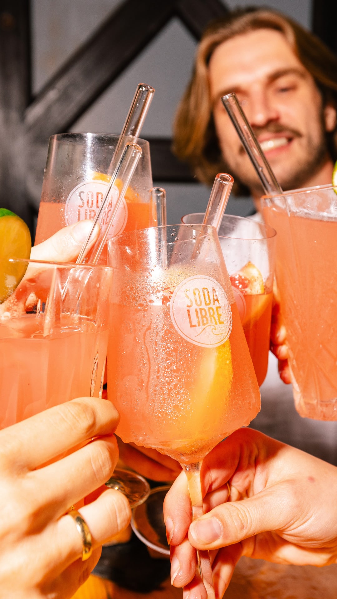 Soda Libre Anstossen Glaeser